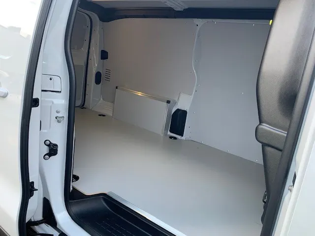 
Peugeot Expert GB Lang 2.0HDi 145pk 3-zits | Navigatie | Climate control | Trekhaak 2500kg | Cruise control | Laadruimte ombouw | Parkeer camera vol									