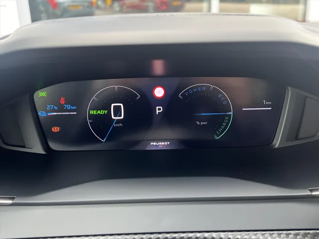 
								Peugeot e-2008 EV 54kWh 156pk Allure | Apple CarPlay | Android Auto | Parkeersensoren | Pack Drive Assist Plus | vol									