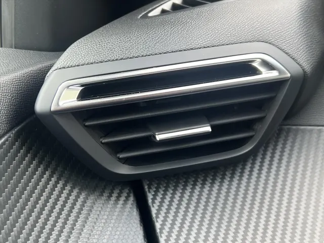 
								Peugeot e-2008 EV 54kWh 156pk Allure | Apple CarPlay | Android Auto | Parkeersensoren | Pack Drive Assist Plus | vol									