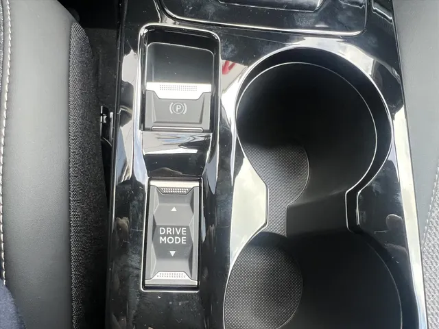 
								Peugeot e-2008 EV 54kWh 156pk Allure | Apple CarPlay | Android Auto | Parkeersensoren | Pack Drive Assist Plus | vol									