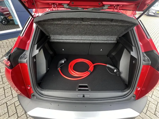 
								Peugeot e-2008 EV 54kWh 156pk Allure | Apple CarPlay | Android Auto | Parkeersensoren | Pack Drive Assist Plus | vol									