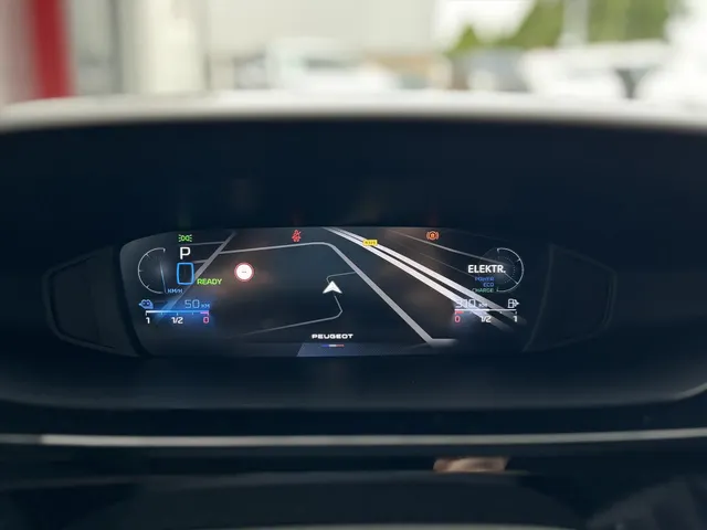 
Peugeot 308 Sw 1.6 HYbrid PHEV 180pk e-EAT8 Allure | Navigatie | Cruise controle | Apple Carplay | parkeercamera achter en voor | Dodehoekbewaking | vol									