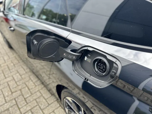 
Peugeot 308 Sw 1.6 HYbrid PHEV 180pk e-EAT8 Allure | Navigatie | Cruise controle | Apple Carplay | parkeercamera achter en voor | Dodehoekbewaking | vol									