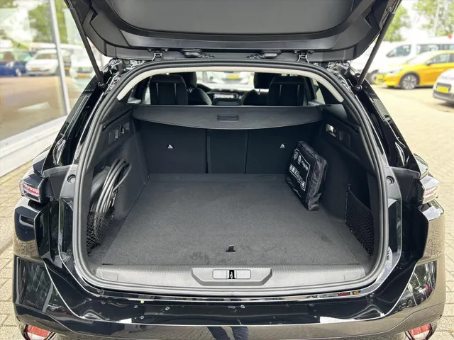 
Peugeot 308 Sw 1.6 HYbrid PHEV 180pk e-EAT8 Allure | Navigatie | Cruise controle | Apple Carplay | parkeercamera achter en voor | Dodehoekbewaking | vol									