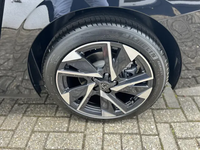 
Peugeot 308 Sw 1.6 HYbrid PHEV 180pk e-EAT8 Allure | Navigatie | Cruise controle | Apple Carplay | parkeercamera achter en voor | Dodehoekbewaking | vol									