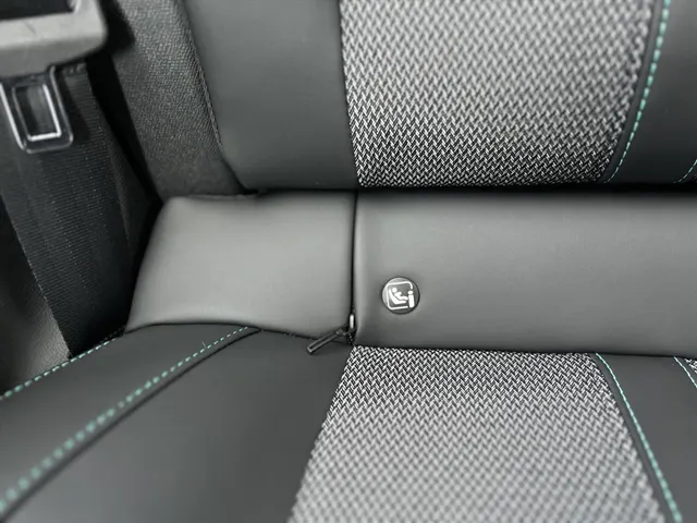 
Peugeot 308 Sw 1.6 HYbrid PHEV 180pk e-EAT8 Allure | Navigatie | Cruise controle | Apple Carplay | parkeercamera achter en voor | Dodehoekbewaking | vol									