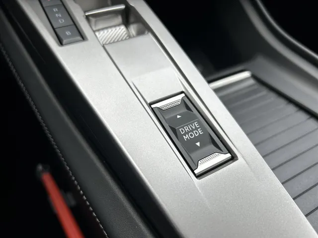 
Peugeot 308 Sw 1.6 HYbrid PHEV 180pk e-EAT8 Allure | Navigatie | Cruise controle | Apple Carplay | parkeercamera achter en voor | Dodehoekbewaking | vol									