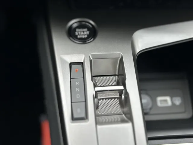 
Peugeot 308 Sw 1.6 HYbrid PHEV 180pk e-EAT8 Allure | Navigatie | Cruise controle | Apple Carplay | parkeercamera achter en voor | Dodehoekbewaking | vol									