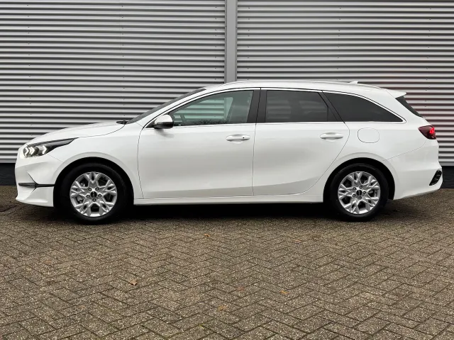 
Kia Ceed Sportswagon Sw 1.0 T-GDi 100pk DynamicPlusLine | Stoel/Stuurwielverwarming | Elektrische achterklep | Navigatie | Climate Control | vol									