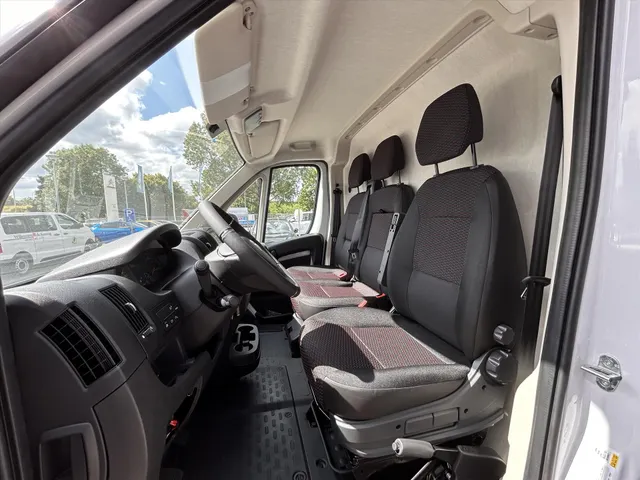 
								Citroën Jumper GB 33 L3H2 2.2 BlueHDi 140pk zwaar | Navigatie | Climate control | Apple Carplay & Android Auto | 2500kg trekgewicht vol									