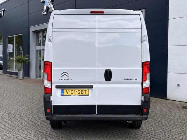 
								Citroën Jumper GB 33 L3H2 2.2 BlueHDi 140pk zwaar | Navigatie | Climate control | Apple Carplay & Android Auto | 2500kg trekgewicht vol									