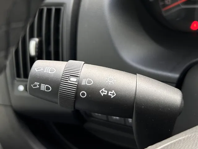 
								Citroën Jumper GB 33 L3H2 2.2 BlueHDi 140pk zwaar | Navigatie | Climate control | Apple Carplay & Android Auto | 2500kg trekgewicht vol									