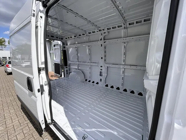 
								Citroën Jumper GB 33 L3H2 2.2 BlueHDi 140pk zwaar | Navigatie | Climate control | Apple Carplay & Android Auto | 2500kg trekgewicht vol									