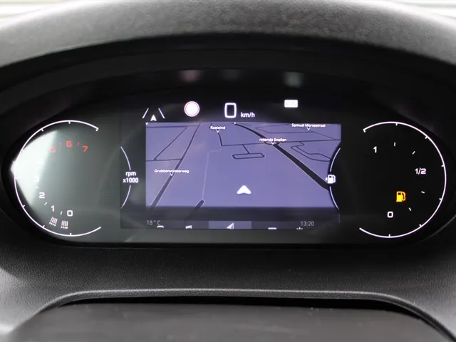 
								Peugeot Boxer GB 2.2 140PK BlueHDi L2H2 35 | Navigatie | Apple Carplay & Android Auto | DAB+ | Airconditioning | Cruise control | Trekhaak | Parkeer camera vol									