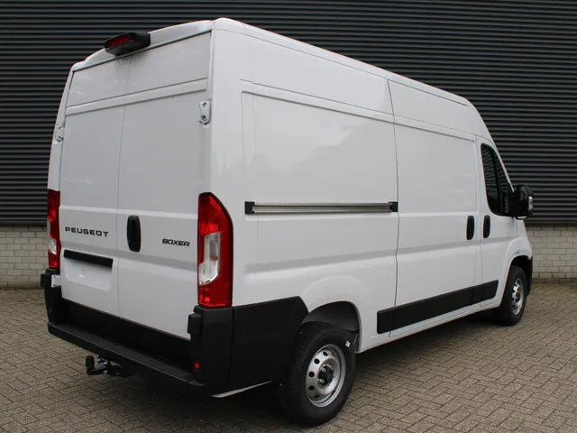 
								Peugeot Boxer GB 2.2 140PK BlueHDi L2H2 35 | Navigatie | Apple Carplay & Android Auto | DAB+ | Airconditioning | Cruise control | Trekhaak | Parkeer camera vol									