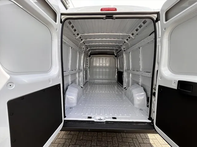 
								Citroën Jumper GB 33 L3H2 2.2 BlueHDi 140pk zwaar | Navigatie | Climate control | Apple Carplay & Android Auto | 2500kg trekgewicht vol									