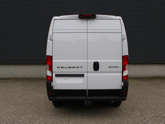 
								Peugeot Boxer GB 2.2 140PK BlueHDi L2H2 35 | Navigatie | Apple Carplay & Android Auto | DAB+ | Airconditioning | Cruise control | Trekhaak | Parkeer camera vol									