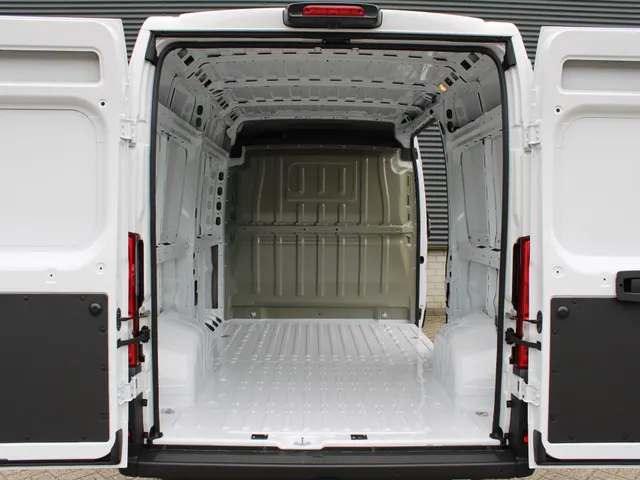 
								Peugeot Boxer GB 2.2 140PK BlueHDi L2H2 35 | Navigatie | Apple Carplay & Android Auto | DAB+ | Airconditioning | Cruise control | Trekhaak | Parkeer camera vol									