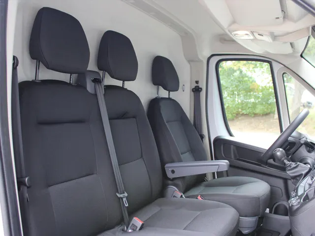 
								Peugeot Boxer GB 2.2 140PK BlueHDi L2H2 35 | Navigatie | Apple Carplay & Android Auto | DAB+ | Airconditioning | Cruise control | Trekhaak | Parkeer camera vol									