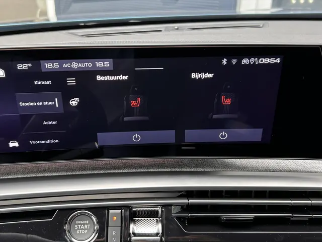 
Peugeot e-5008 New | GT | Navigatie | Apple Carplay en Androidauto | Stoelverwarming | 7 persoons uitvoering | Airco | Alcantara stoelen | vol									