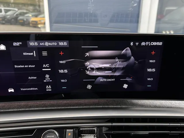 
Peugeot e-5008 New | GT | Navigatie | Apple Carplay en Androidauto | Stoelverwarming | 7 persoons uitvoering | Airco | Alcantara stoelen | vol									