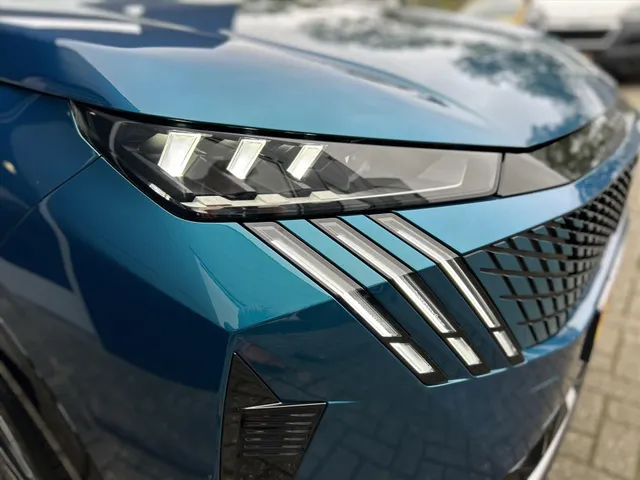 
Peugeot e-5008 New | GT | Navigatie | Apple Carplay en Androidauto | Stoelverwarming | 7 persoons uitvoering | Airco | Alcantara stoelen | vol									