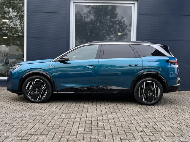 
Peugeot e-5008 New | GT | Navigatie | Apple Carplay en Androidauto | Stoelverwarming | 7 persoons uitvoering | Airco | Alcantara stoelen | vol									