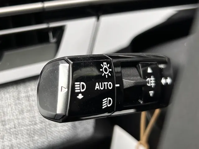 
Peugeot e-5008 New | GT | Navigatie | Apple Carplay en Androidauto | Stoelverwarming | 7 persoons uitvoering | Airco | Alcantara stoelen | vol									