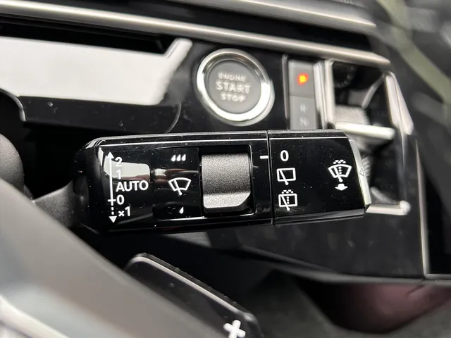 
Peugeot e-5008 New | GT | Navigatie | Apple Carplay en Androidauto | Stoelverwarming | 7 persoons uitvoering | Airco | Alcantara stoelen | vol									