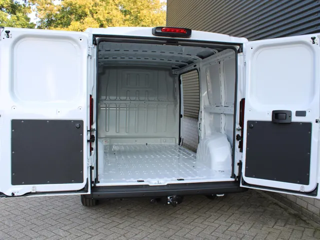 
Citroën Jumper GB 2.2 BlueHDi 140pk L2H1 Automaat | 3 Zits! | Navigatie | Trekhaak | Camera | vol									