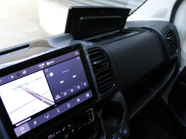 
Citroën Jumper GB 2.2 BlueHDi 140pk L2H1 Automaat | 3 Zits! | Navigatie | Trekhaak | Camera | vol									