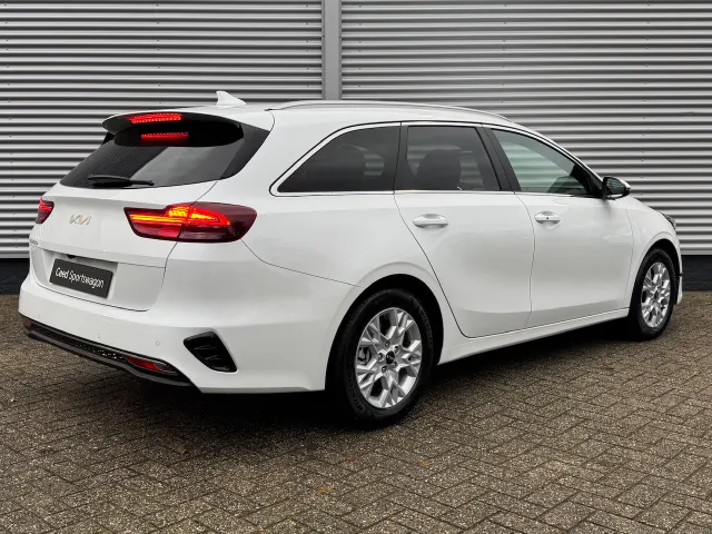 
Kia Ceed Sportswagon Sw 1.0 T-GDi 100pk DynamicPlusLine | Stoel/Stuurwielverwarming | Elektrische achterklep | Navigatie | Climate Control | vol									