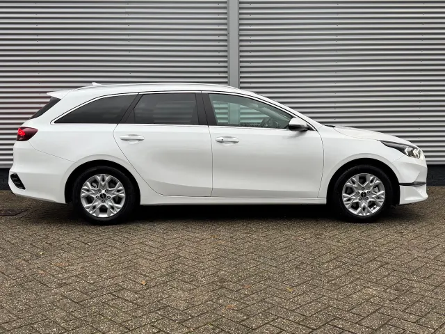
Kia Ceed Sportswagon Sw 1.0 T-GDi 100pk DynamicPlusLine | Stoel/Stuurwielverwarming | Elektrische achterklep | Navigatie | Climate Control | vol									