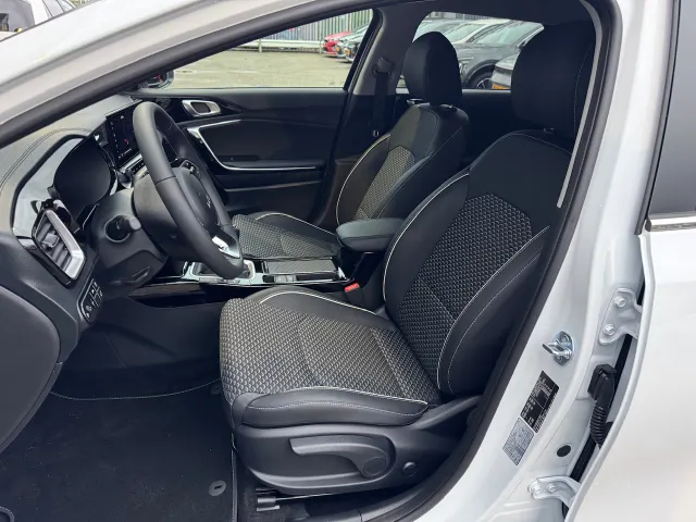 
Kia Ceed Sportswagon Sw 1.0 T-GDi 100pk DynamicPlusLine | Stoel/Stuurwielverwarming | Elektrische achterklep | Navigatie | Climate Control | vol									