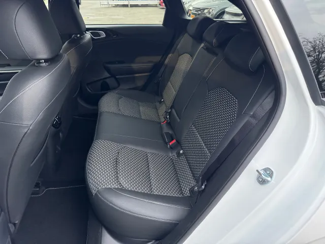 
Kia Ceed Sportswagon Sw 1.0 T-GDi 100pk DynamicPlusLine | Stoel/Stuurwielverwarming | Elektrische achterklep | Navigatie | Climate Control | vol									